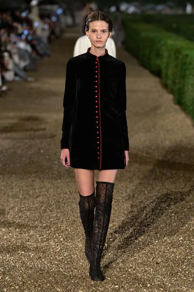Look 49